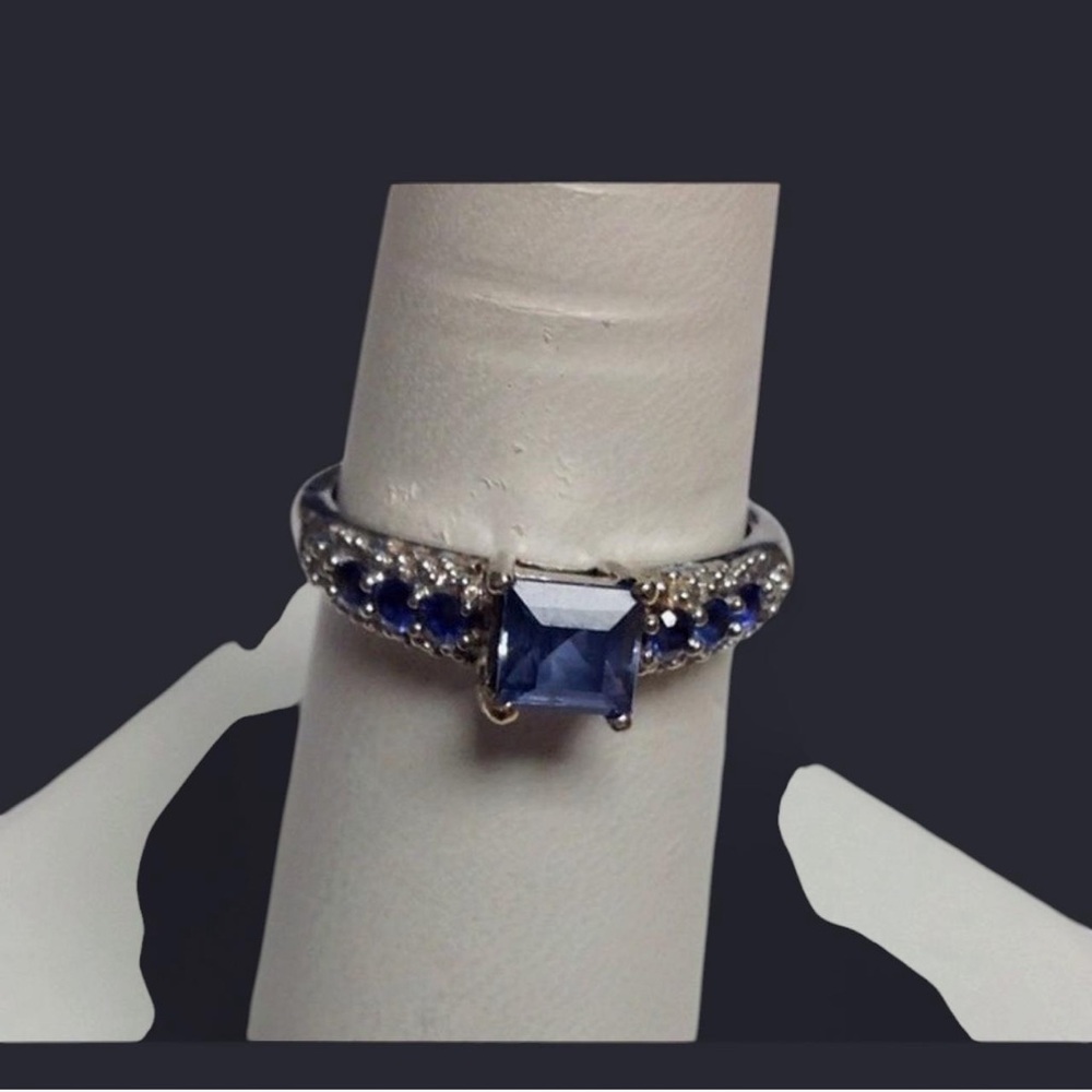 LADIES WHITE GOLD 10KT SAPPHIRE AND DIAMOND RING - Picture 4 of 4